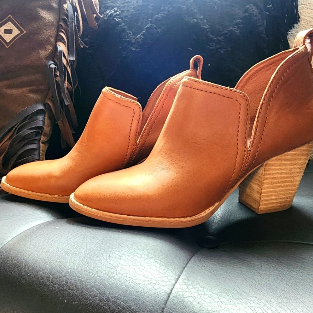 Jeffrey Campbell Booties tan leather